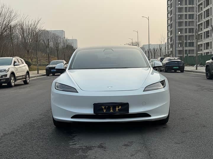 Фото 2 - Tesla Model 3