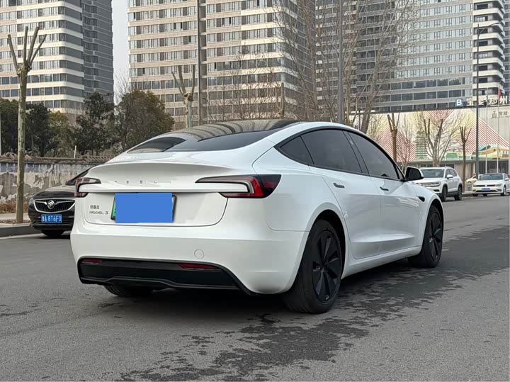 Фото 5 - Tesla Model 3