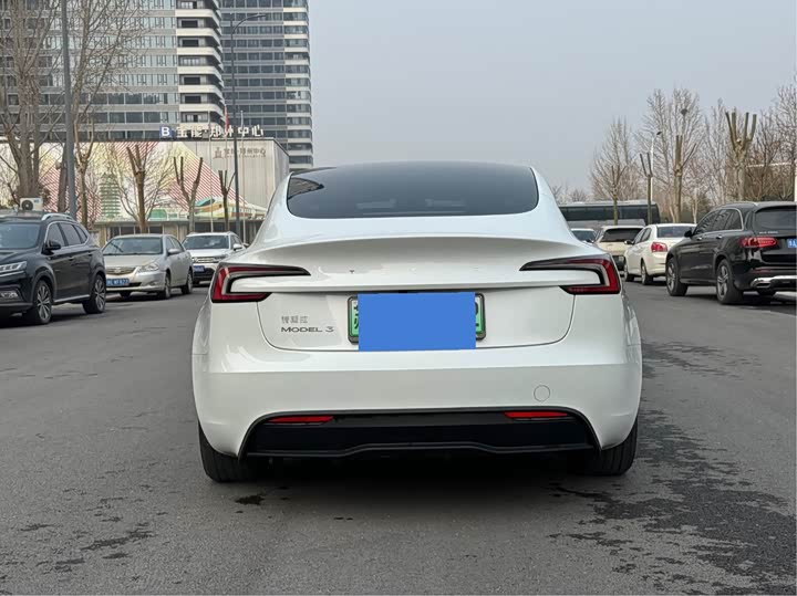 Фото 6 - Tesla Model 3