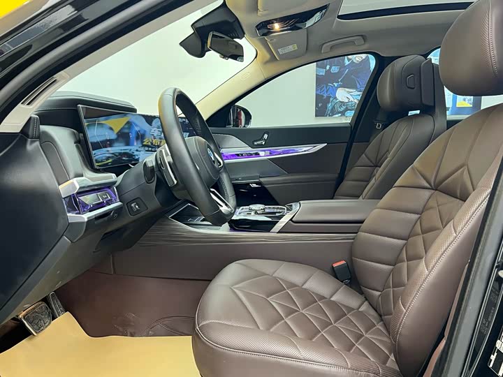 Фото 3 - BMW 7 Series