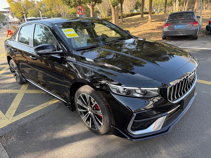 Фото 3 - Geely Preface