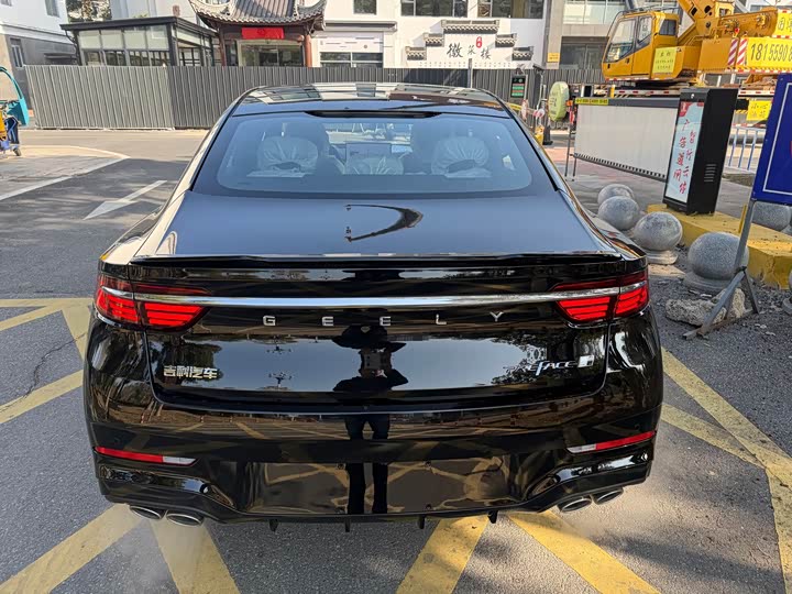 Фото 4 - Geely Preface