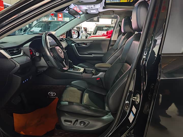 Фото 4 - Toyota Wildlander