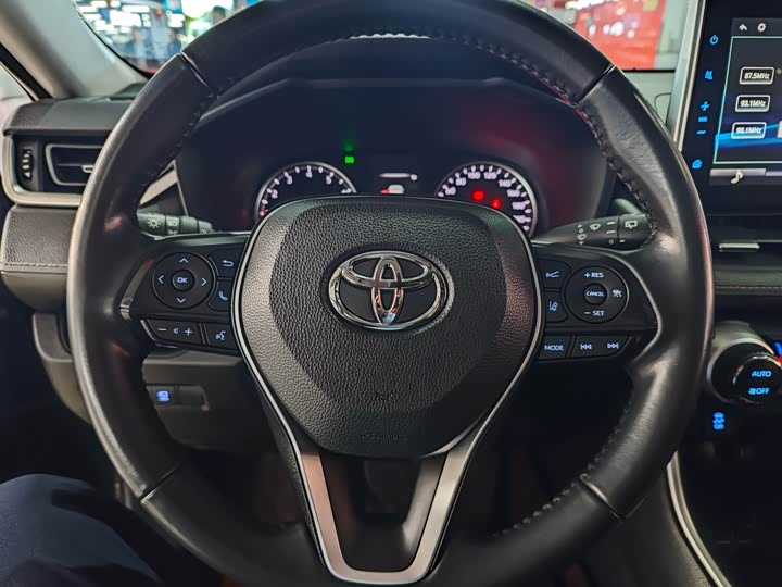 Фото 6 - Toyota Wildlander