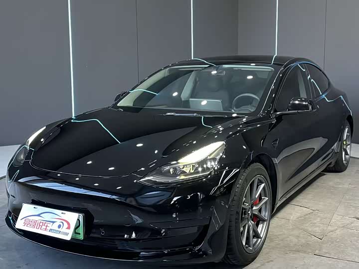 Фото 1 - Tesla Model 3