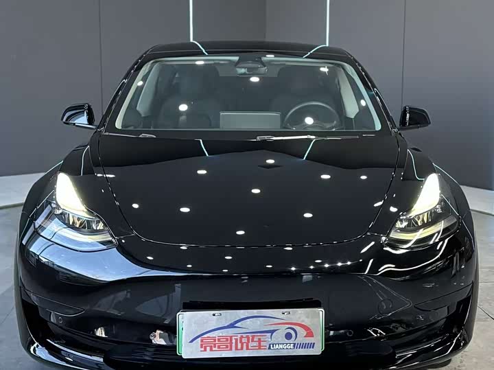 Фото 2 - Tesla Model 3