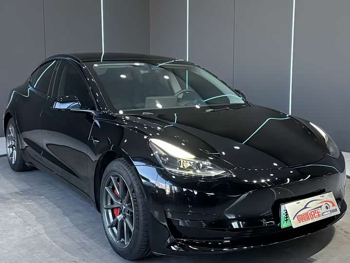 Фото 3 - Tesla Model 3