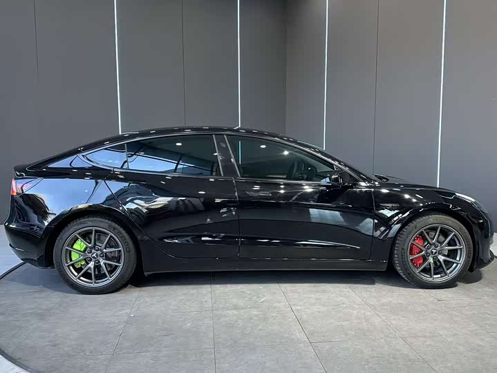 Фото 5 - Tesla Model 3