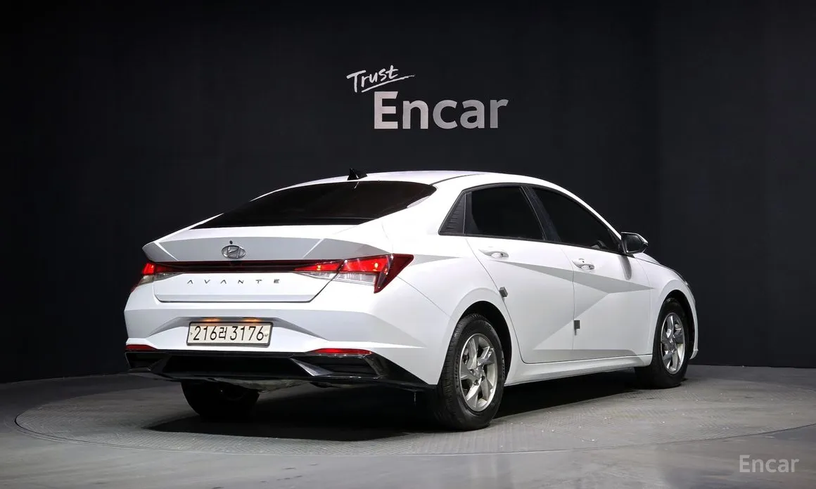 Фото 2 - Hyundai Avante