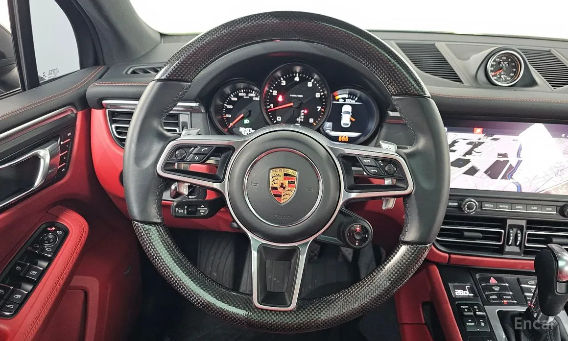 Фото 13 - Porsche Macan