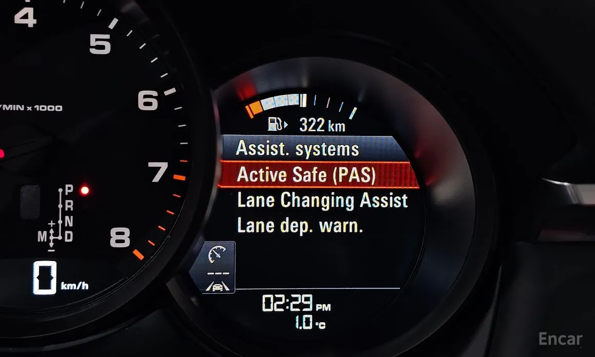 Фото 16 - Porsche Macan