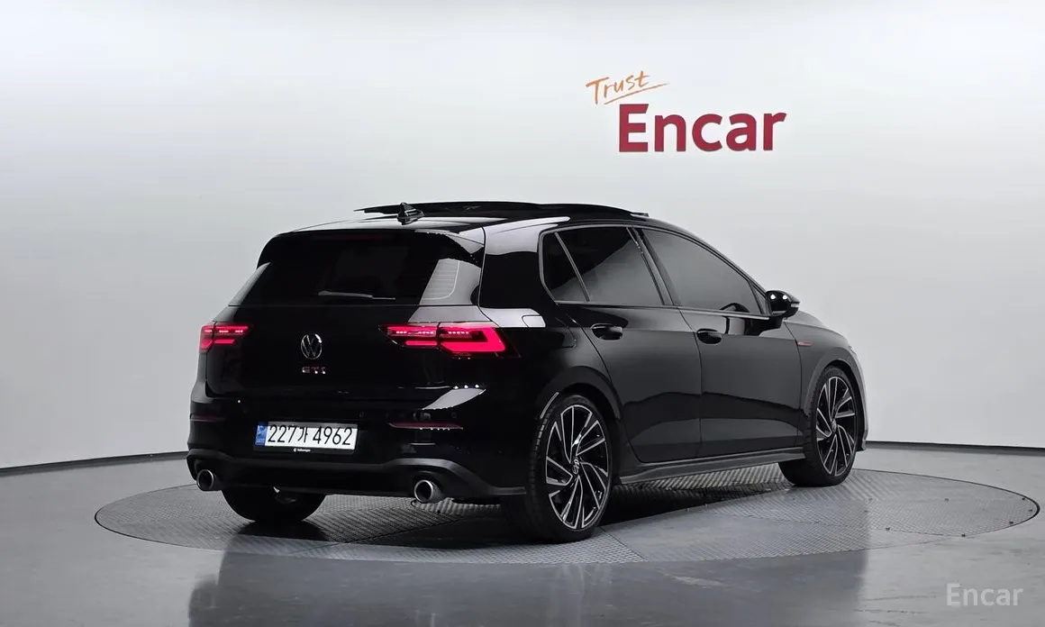 Photo 2 - Volkswagen Golf