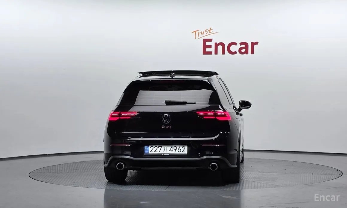 Photo 4 - Volkswagen Golf