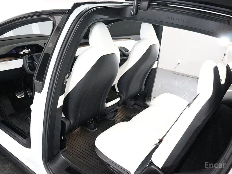 Фото 17 - Tesla Model X