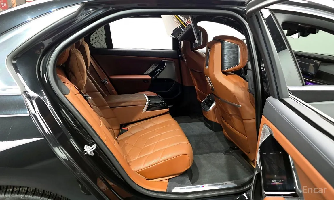 Фото 12 - BMW 7 Series