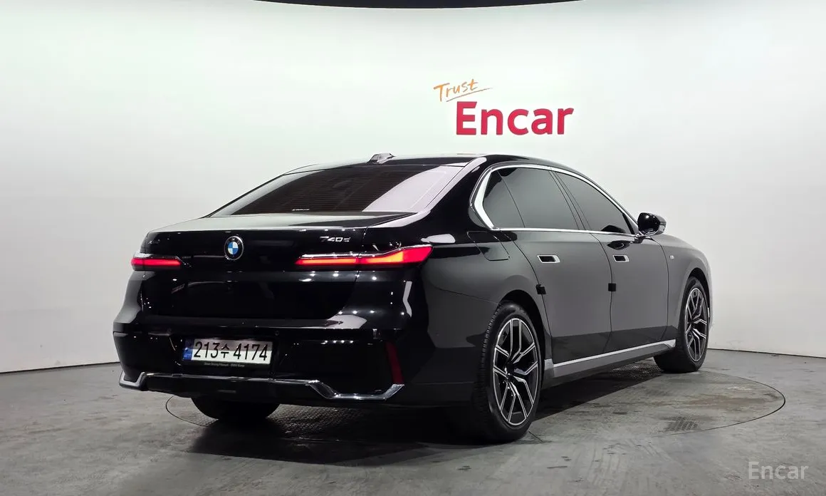 Фото 2 - BMW 7 Series