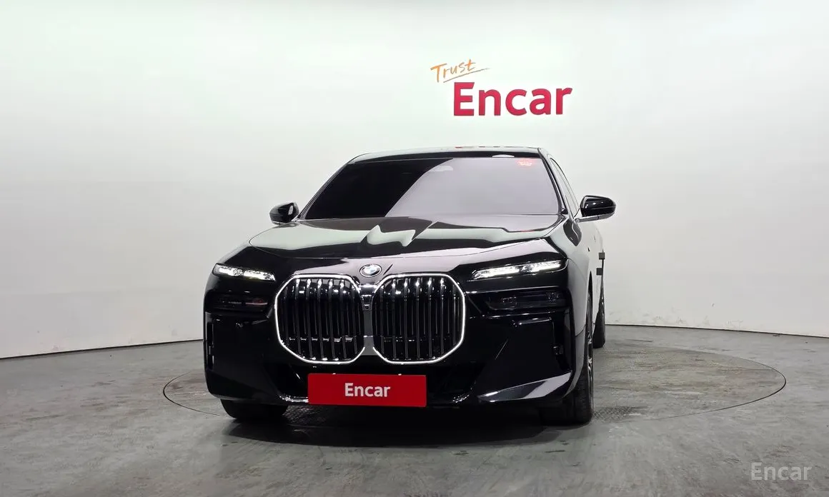 Фото 3 - BMW 7 Series