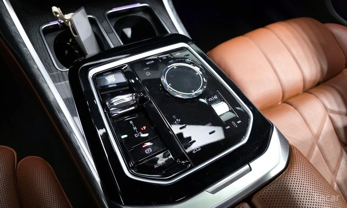 Фото 9 - BMW 7 Series