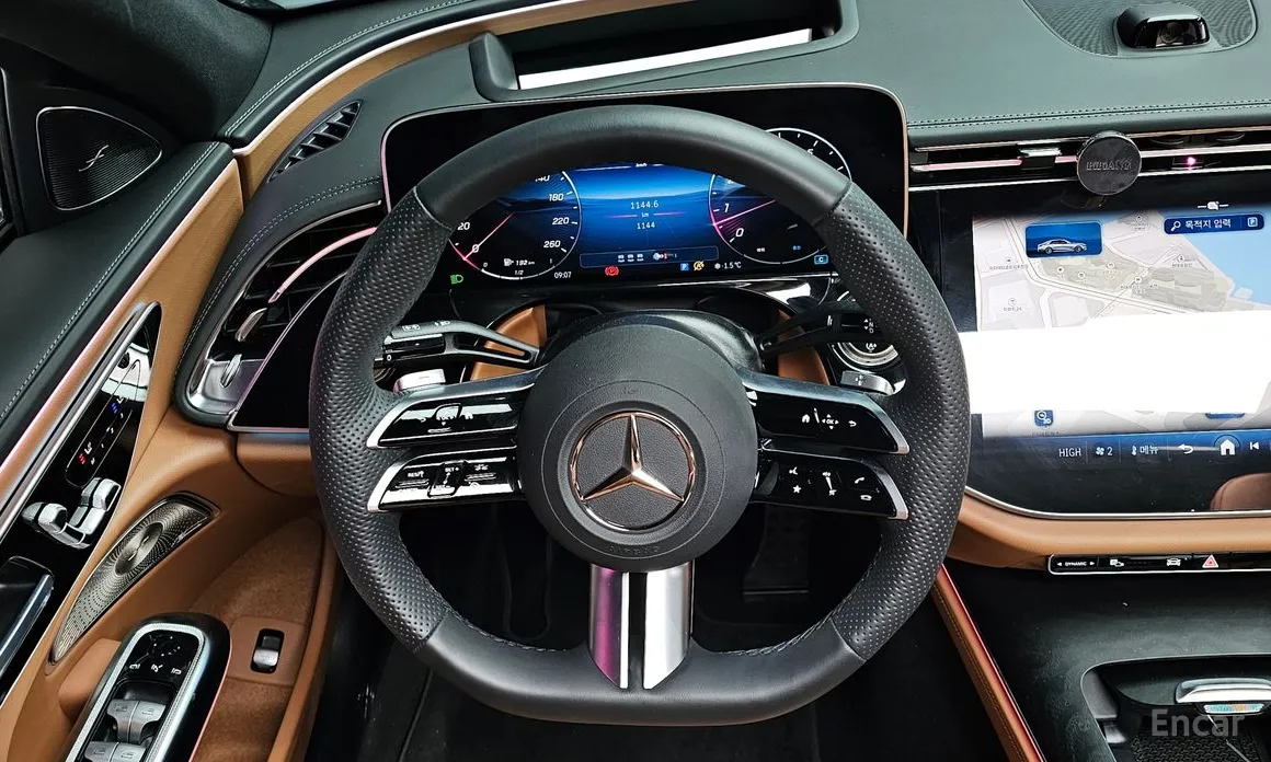 Фото 13 - Mercedes-Benz E-Class