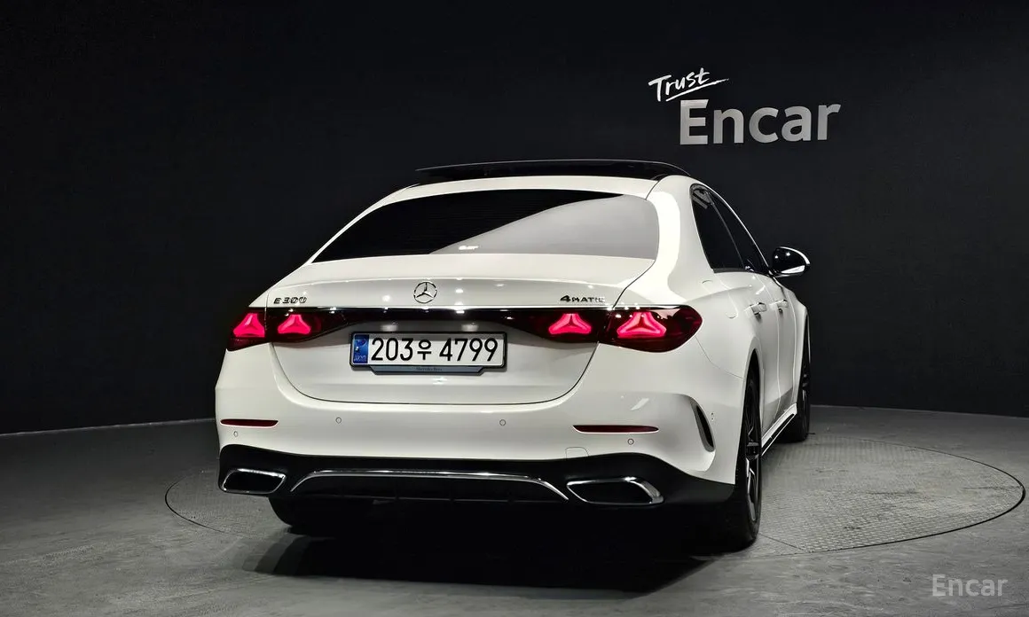 Фото 4 - Mercedes-Benz E-Class