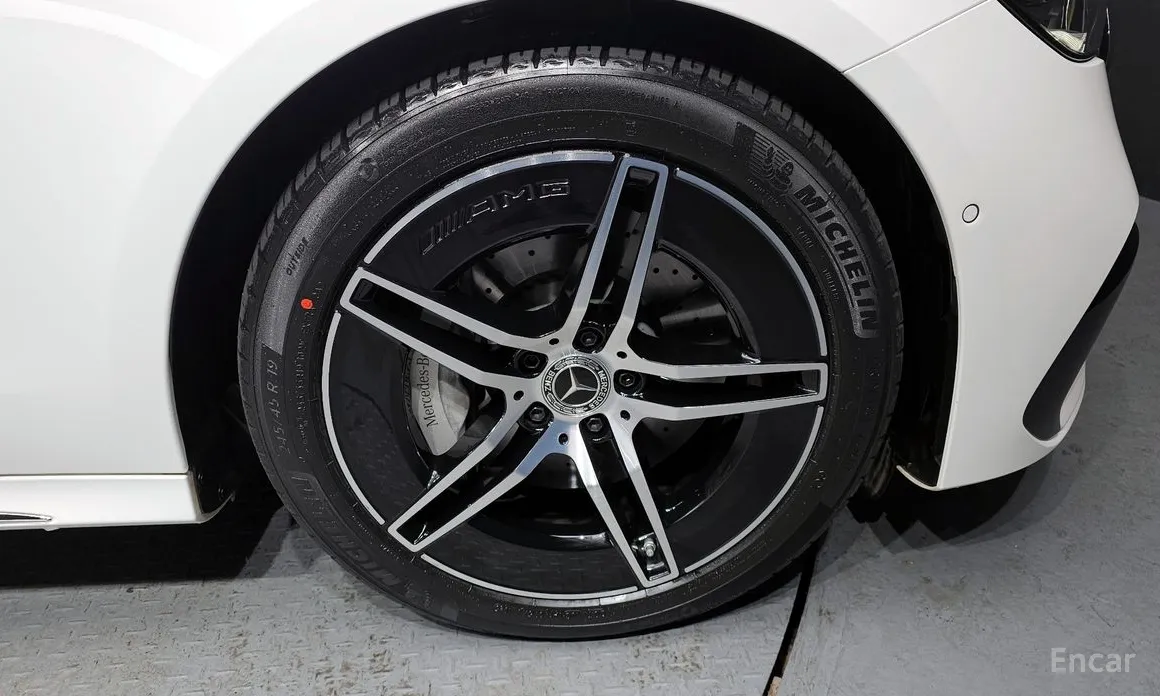 Фото 5 - Mercedes-Benz E-Class