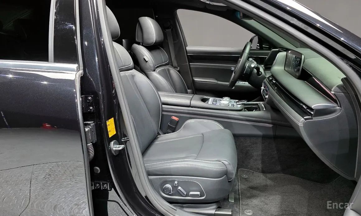 Фото 11 - Genesis G90