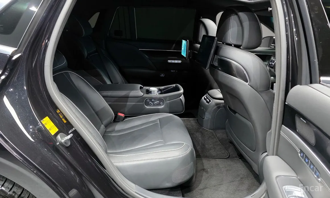 Фото 12 - Genesis G90