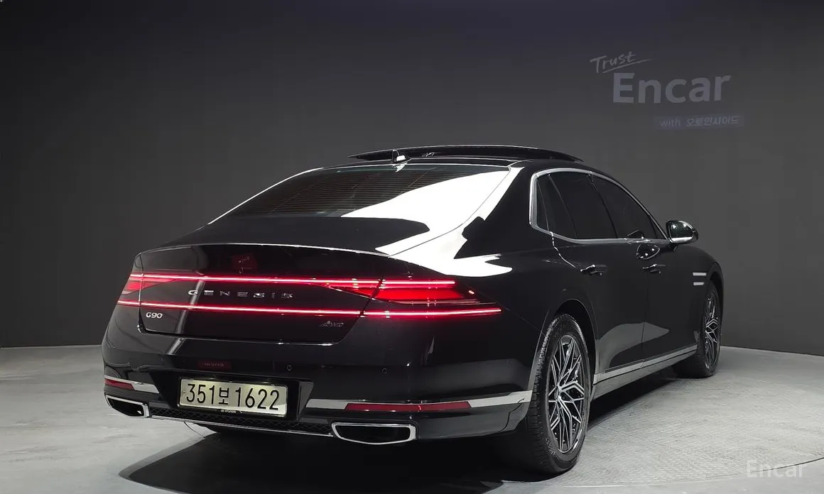 Фото 2 - Genesis G90