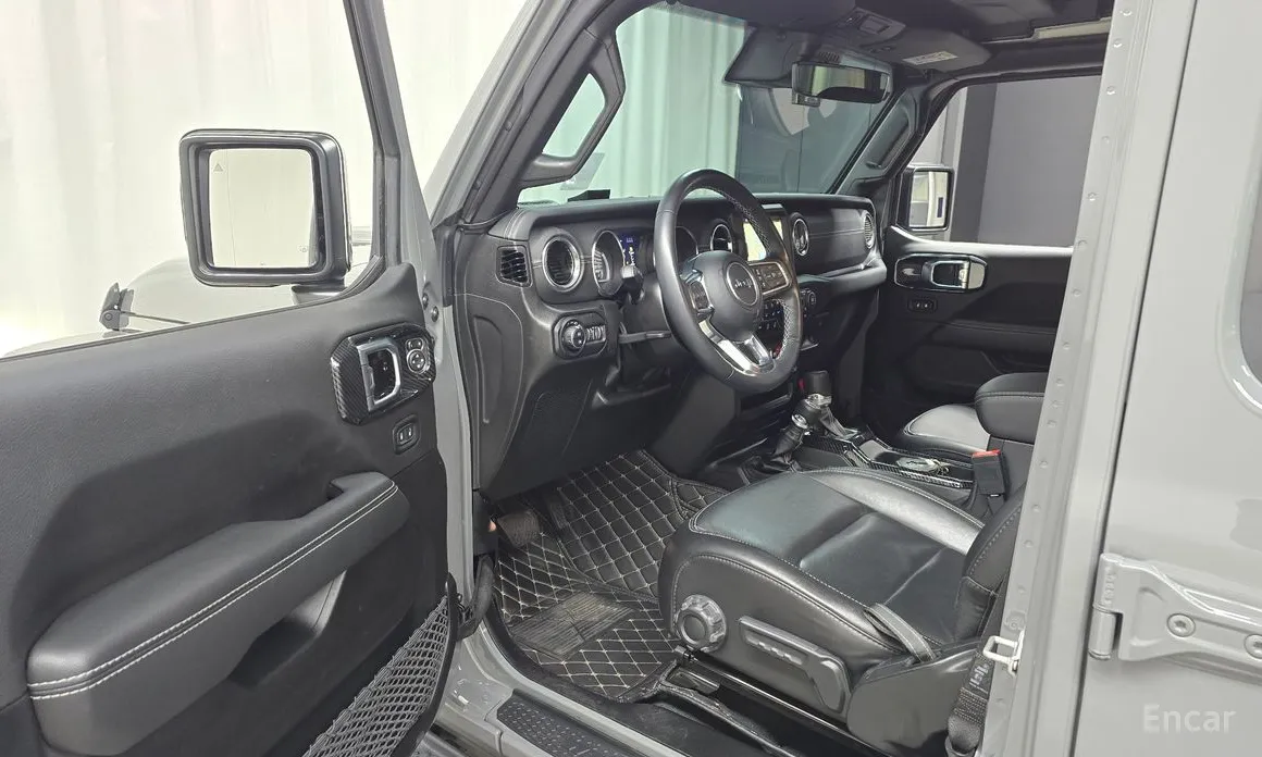 Фото 10 - Jeep Wrangler