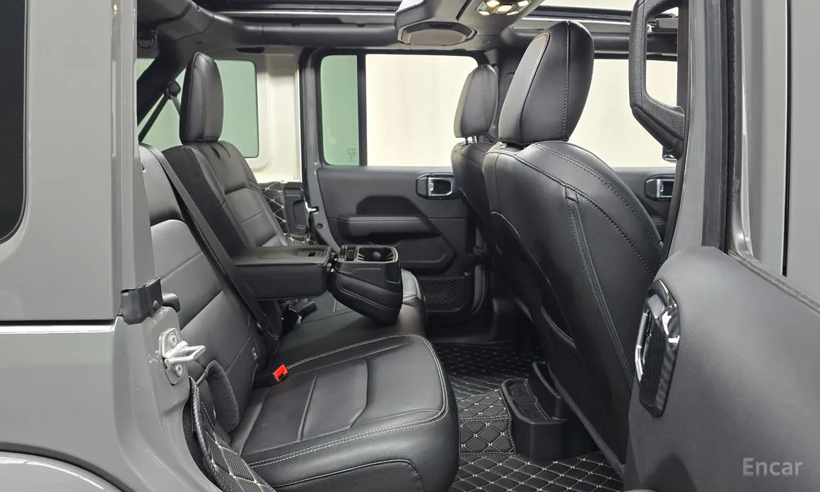 Фото 12 - Jeep Wrangler