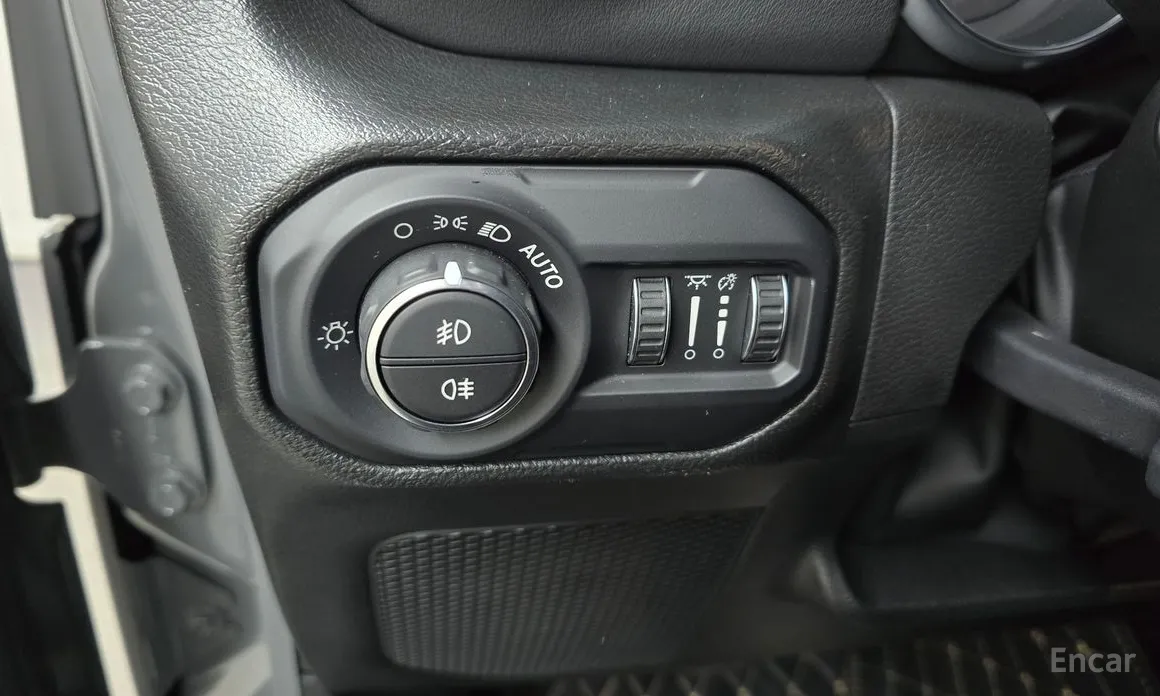 Фото 19 - Jeep Wrangler