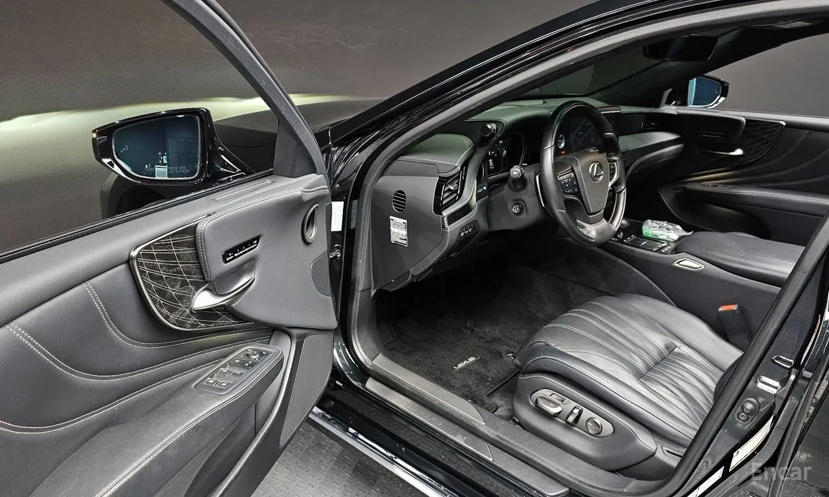 Фото 11 - Lexus LS