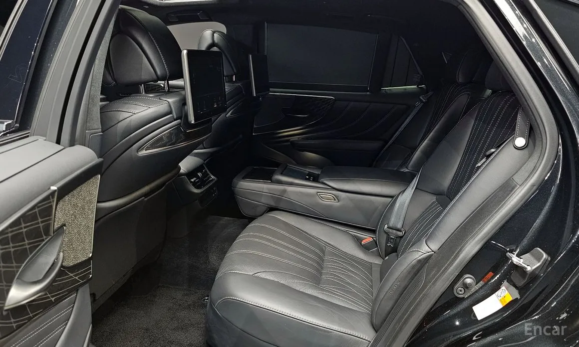 Фото 12 - Lexus LS