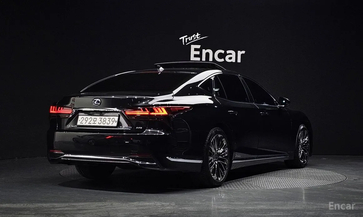 Фото 2 - Lexus LS