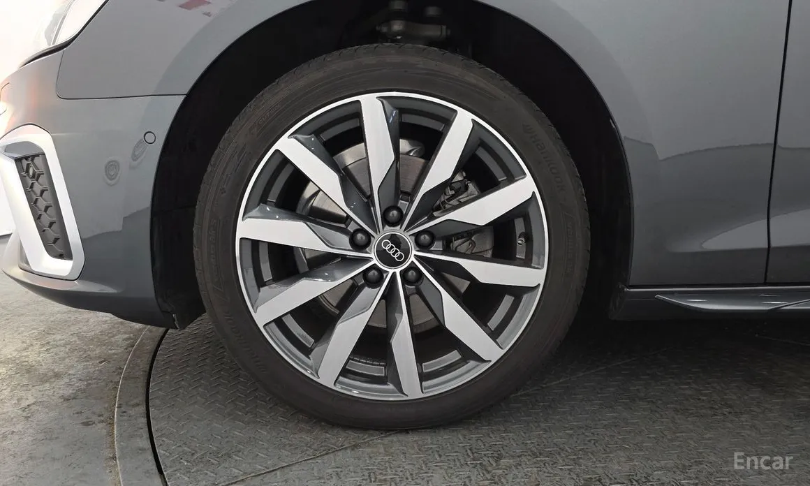 Фото 5 - Audi A4