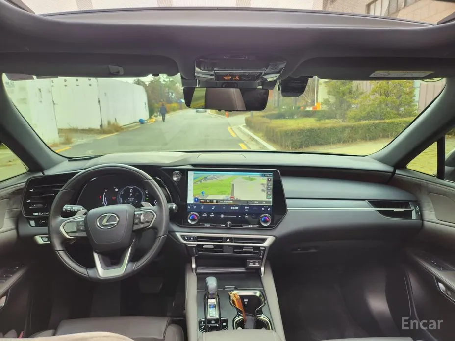 Фото 11 - Lexus RX