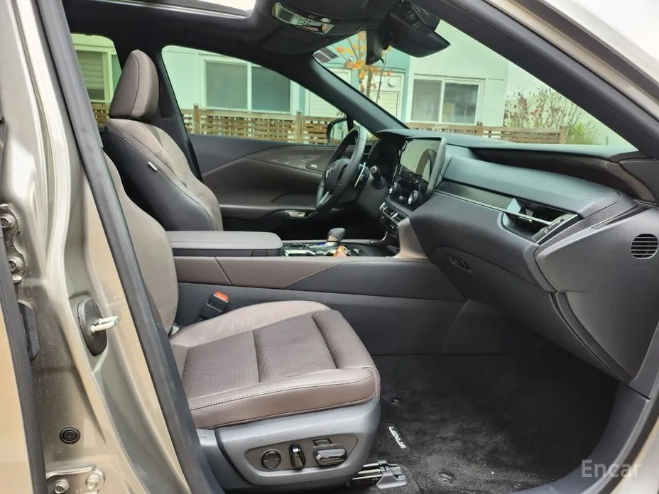 Фото 13 - Lexus RX