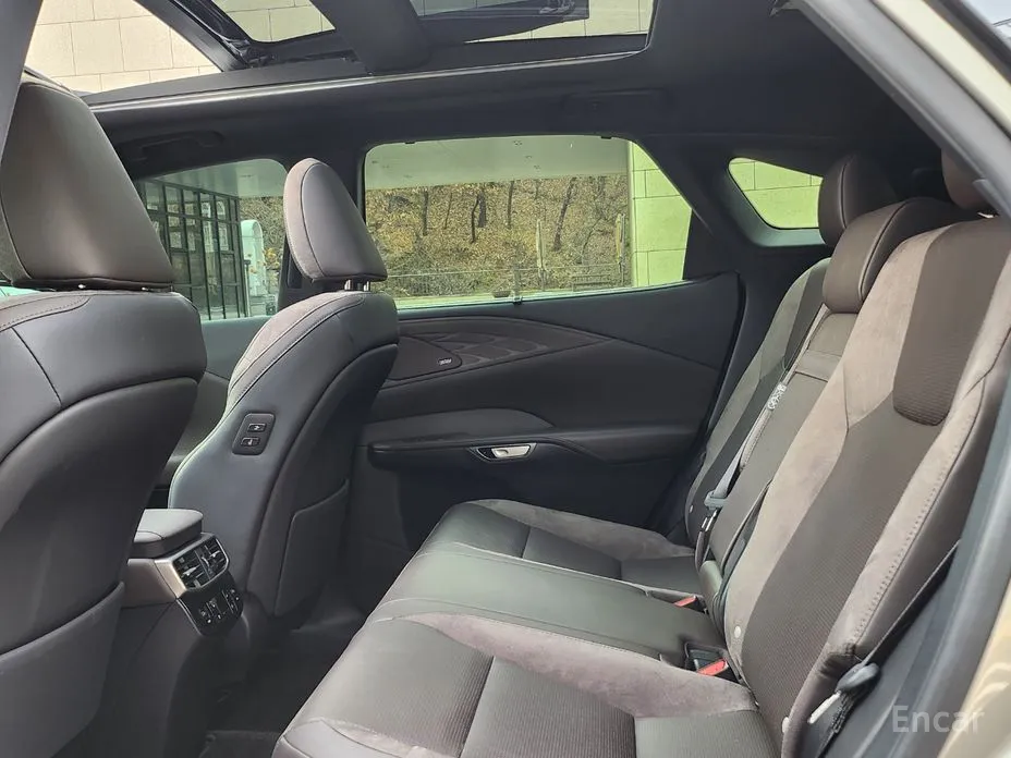 Фото 8 - Lexus RX