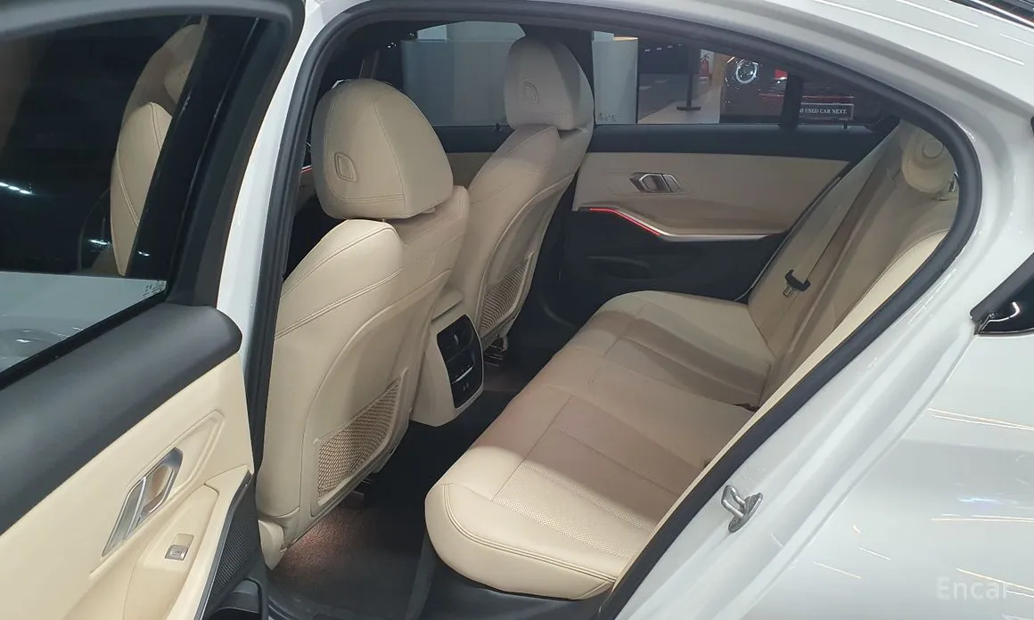 Photo 12 - BMW 3 Series