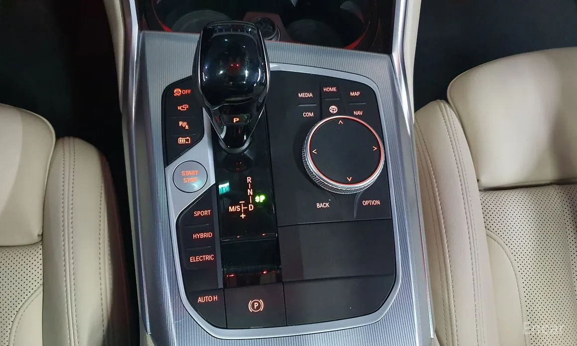 Photo 16 - BMW 3 Series