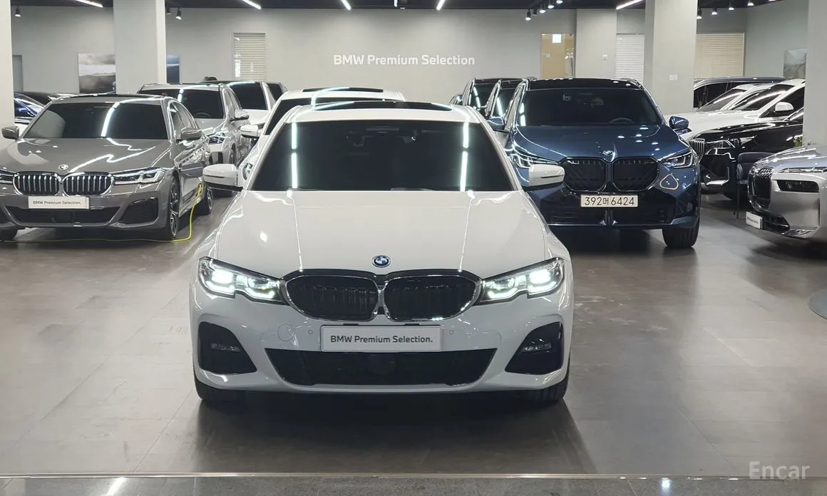 Photo 3 - BMW 3 Series