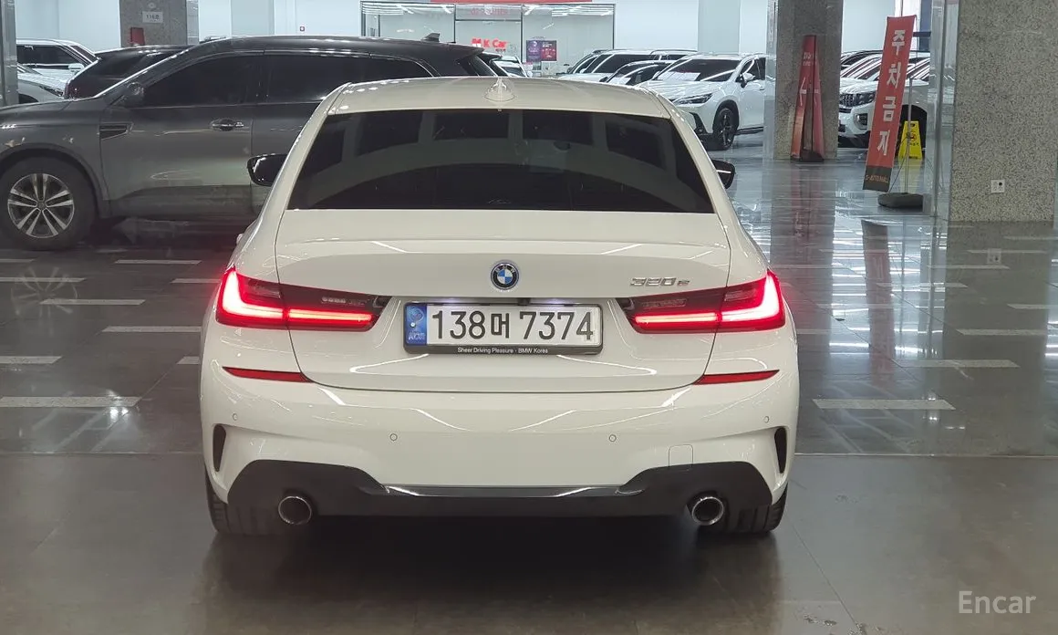 Photo 4 - BMW 3 Series