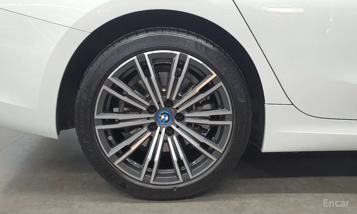 Photo 5 - BMW 3 Series