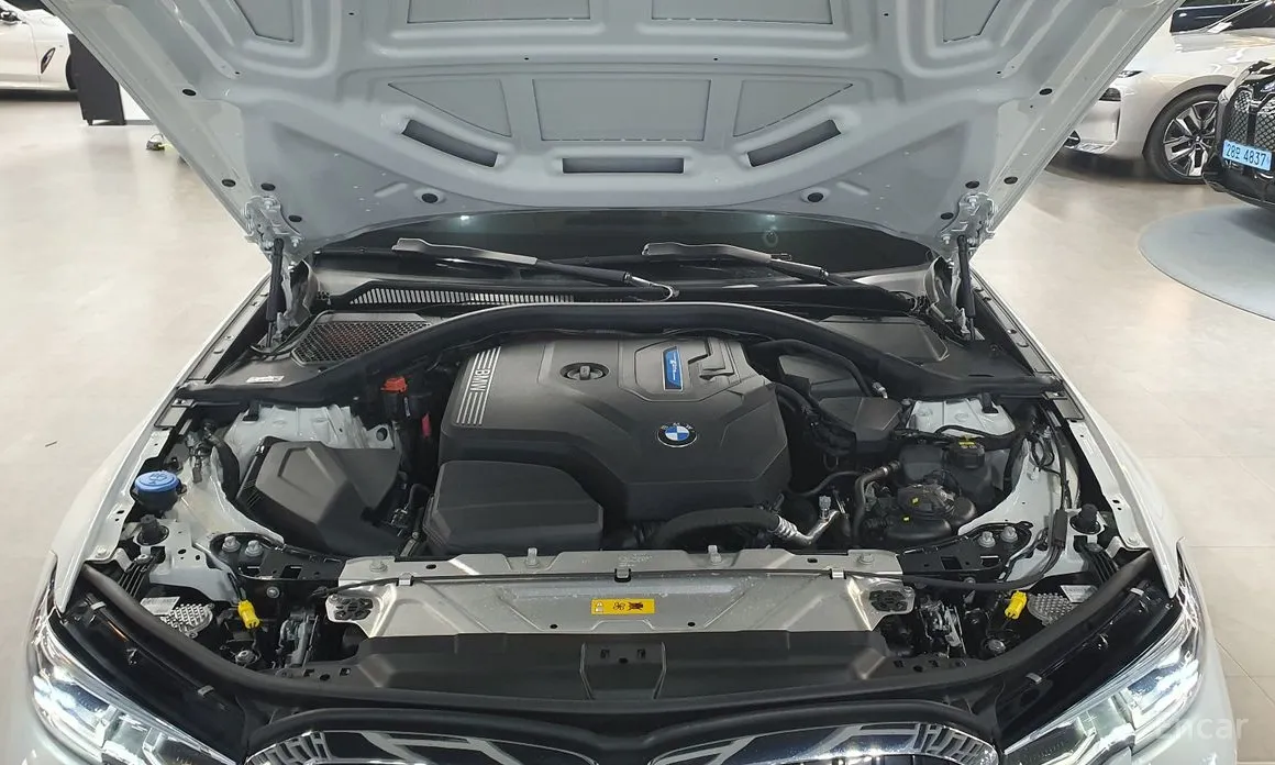 Photo 6 - BMW 3 Series