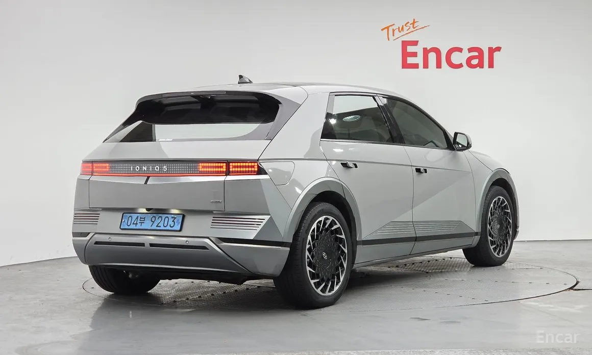 Photo 2 - Hyundai Ioniq 5