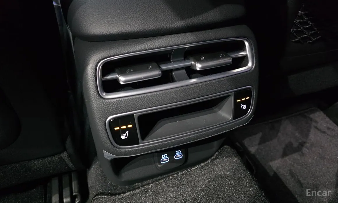 Фото 19 - Genesis GV70