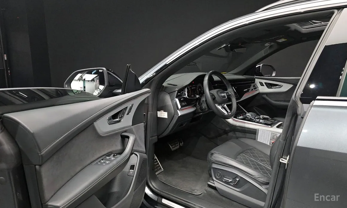 Фото 10 - Audi Q8