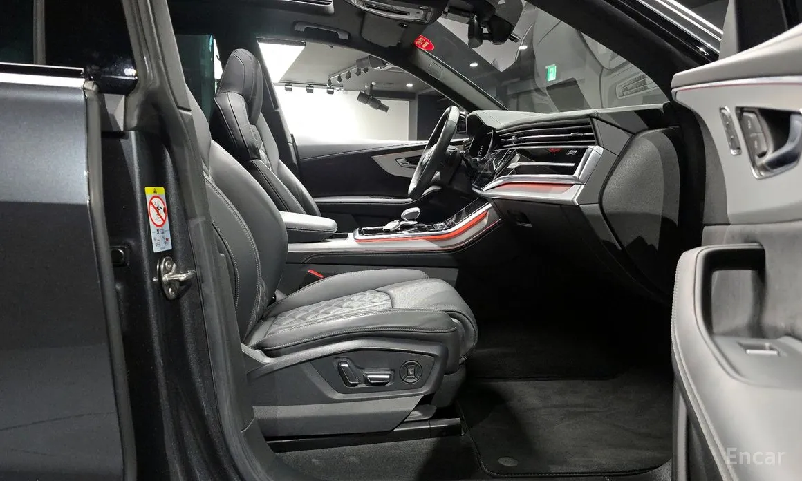 Фото 11 - Audi Q8