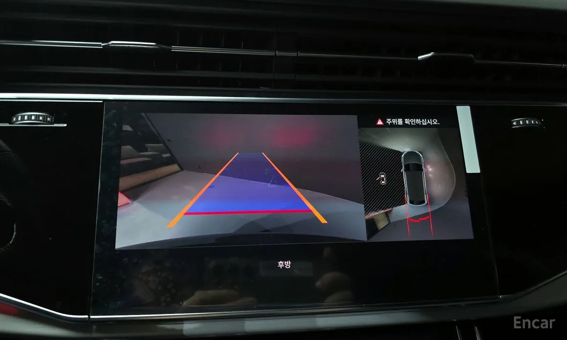 Фото 14 - Audi Q8