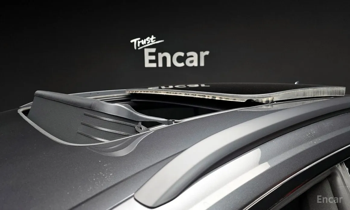 Фото 19 - Audi Q8